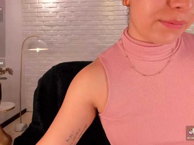 MilaColeman — Make me feel wetter than ever  IG: @Milacolemancm  GOAL:  Blowjob and Striptease @remain Tks Left 