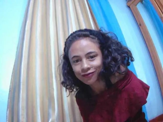 Roxanne03 on BongaCams