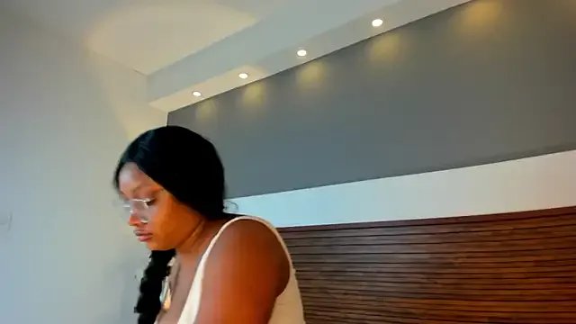 Freechat Adelehottman on StripChat