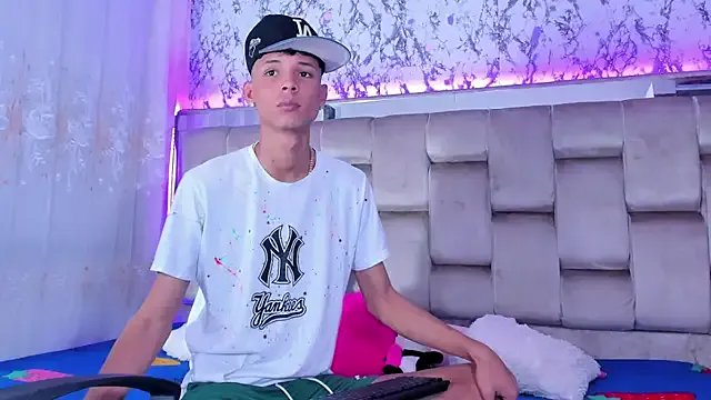 boyswantingplay on StripChat