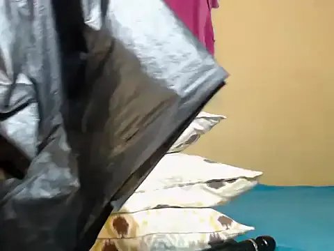 Candyxx2 on StripChat