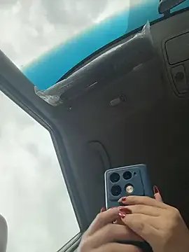 dani_bela — Muestro las tetas en el restaurante