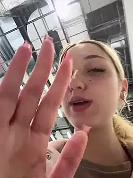 DollyTall on StripChat