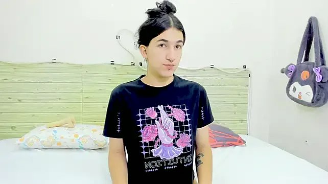 Evil_Queen13 on StripChat