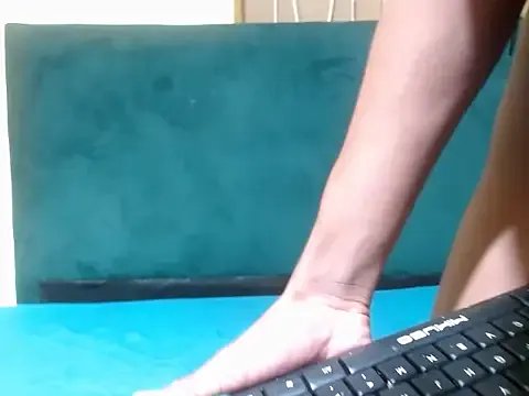 Freaky-Nicky18 on StripChat