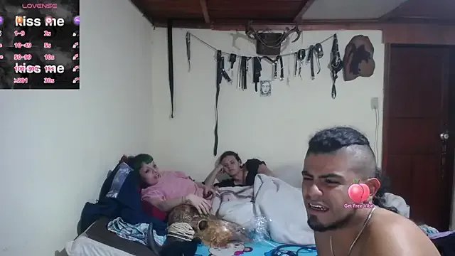 freyaa_sorcerees on StripChat