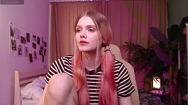 Gretchen_Mol — slow hands on body  