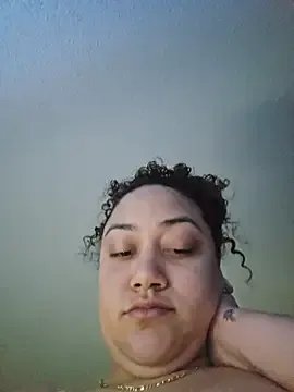 honeeyyy_pot on StripChat