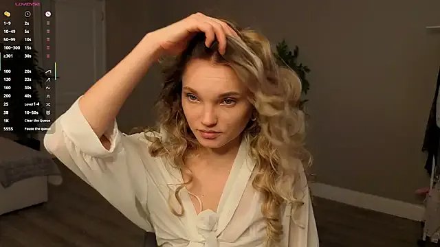 JulieLupo on StripChat