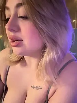 KellyMoors on StripChat