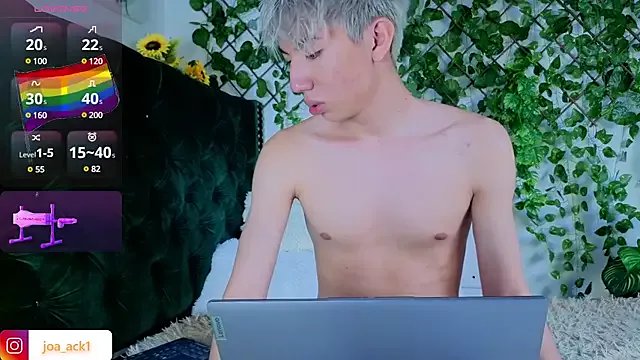 Levii_Ackermann on StripChat