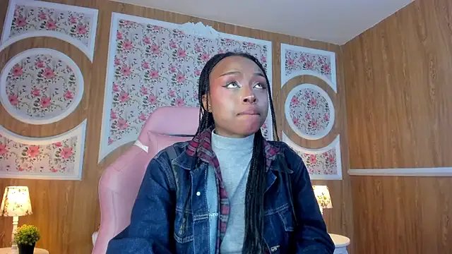 Midnight_Bluee on StripChat