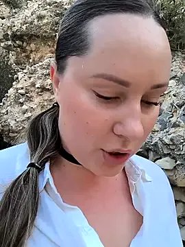 Mona_Plus on StripChat