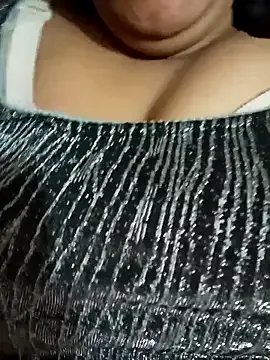 Reena_couple502 on StripChat