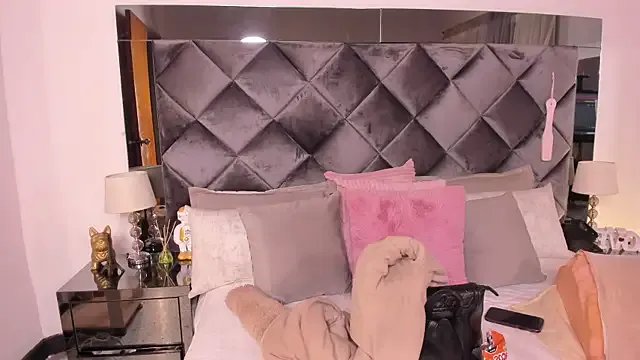 sofhiaa_adaams on StripChat