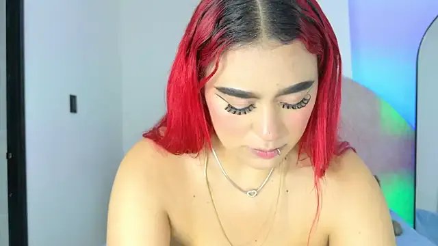 Sofia_martiin on StripChat