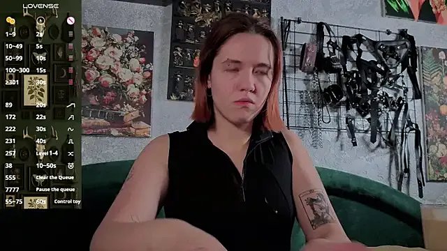 the_high_priestess on StripChat