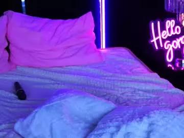 Unleash your urge for fetish cams livestreamers with our pick of steaming hot models, versed in the art of seduction and indulgence.