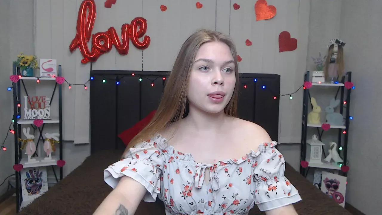 larapika from Cherry is Freechat