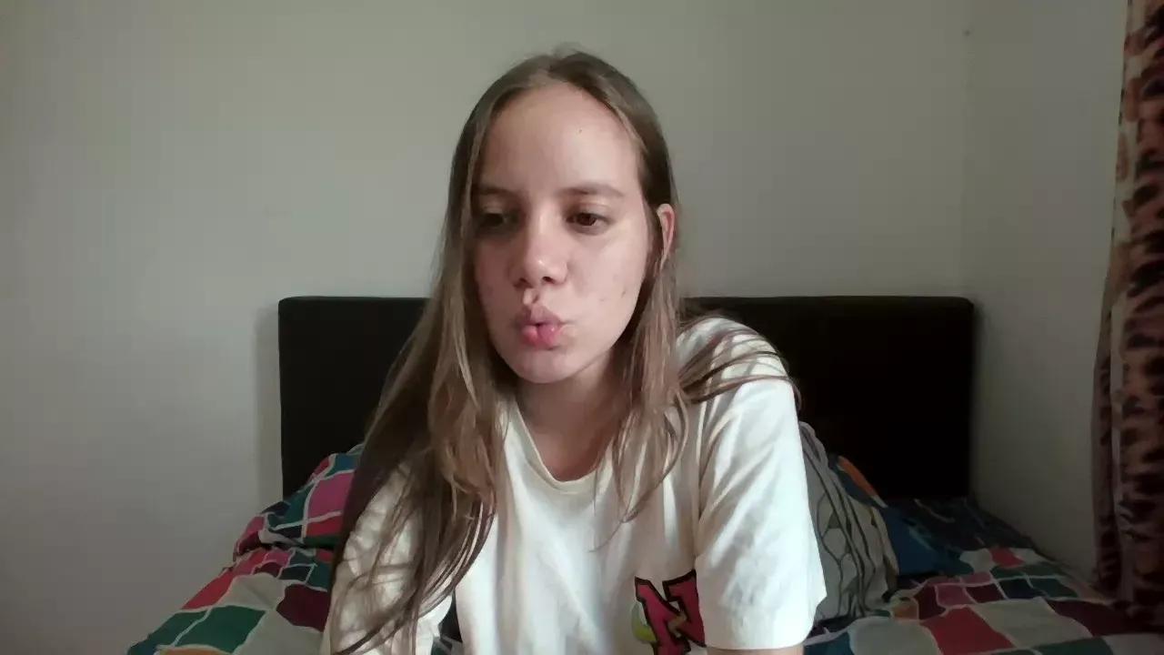 paulina69r from Cherry is Freechat