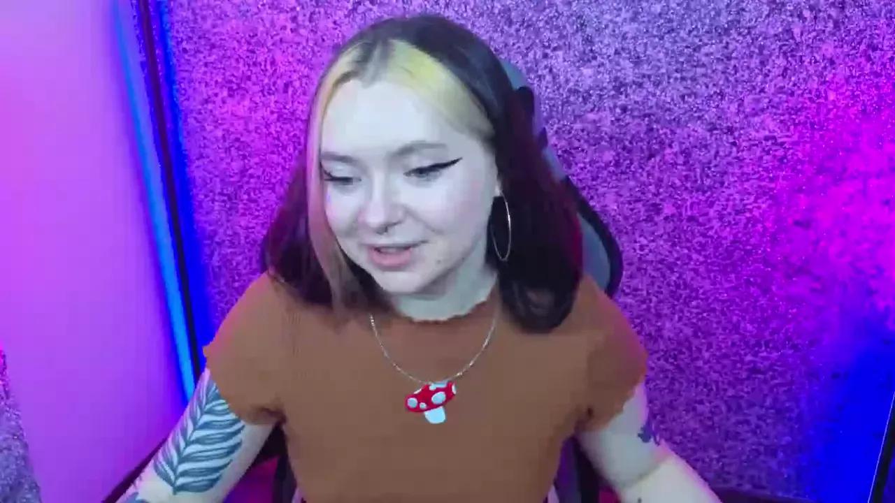 Photos of sadpotatoo from Cherry is Freechat