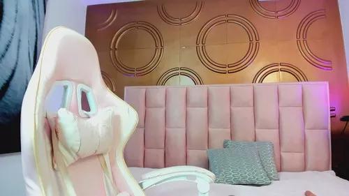 valeriaa19 from Cherry is Freechat