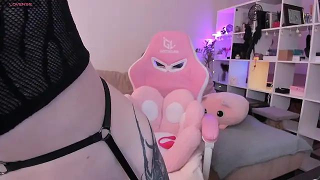 Unleash your urge for fetish cams livestreamers with our pick of steaming hot models, versed in the art of seduction and indulgence.