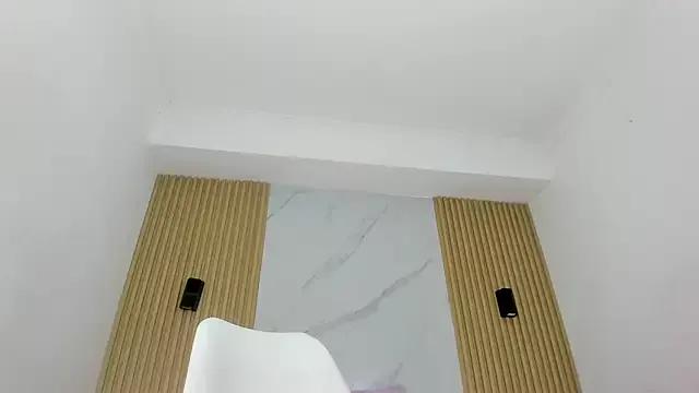 _EMMYROSE from StripChat is Freechat