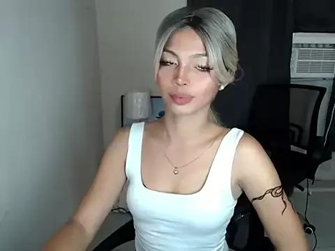 Unleash your urge for fetish cams livestreamers with our pick of steaming hot models, versed in the art of seduction and indulgence.