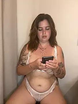 _naomidiz from StripChat is Freechat