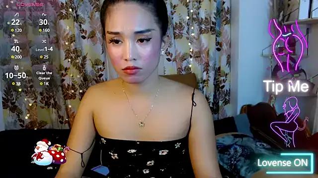 _NaughtyGwen from StripChat is Freechat