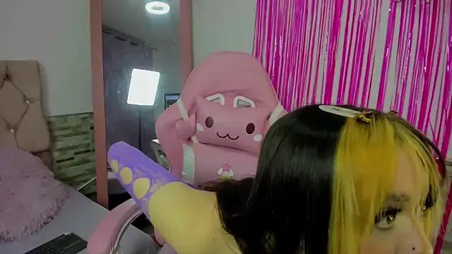 Unleash your urge for fetish cams livestreamers with our pick of steaming hot models, versed in the art of seduction and indulgence.