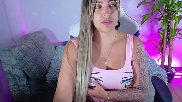Unleash your urge for fetish cams livestreamers with our pick of steaming hot models, versed in the art of seduction and indulgence.