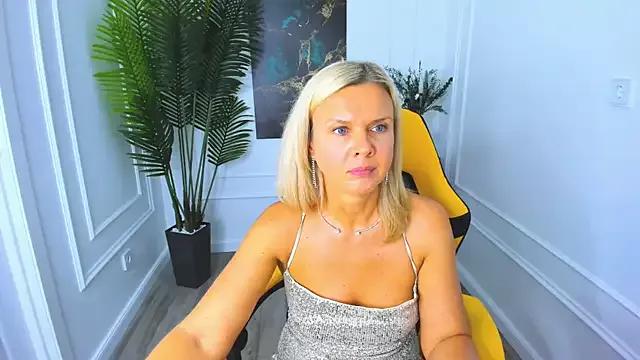 Unleash your urge for fetish cams livestreamers with our pick of steaming hot models, versed in the art of seduction and indulgence.