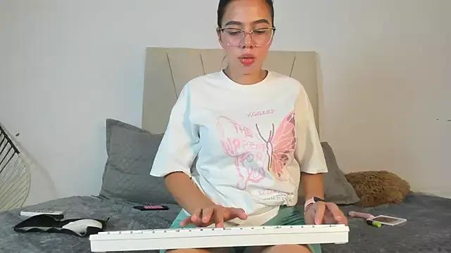 Ainoa_Pink from StripChat is Freechat