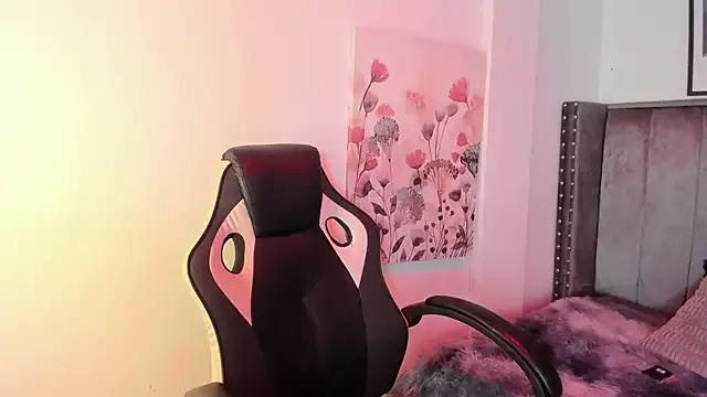 Unleash your urge for fetish cams livestreamers with our pick of steaming hot models, versed in the art of seduction and indulgence.