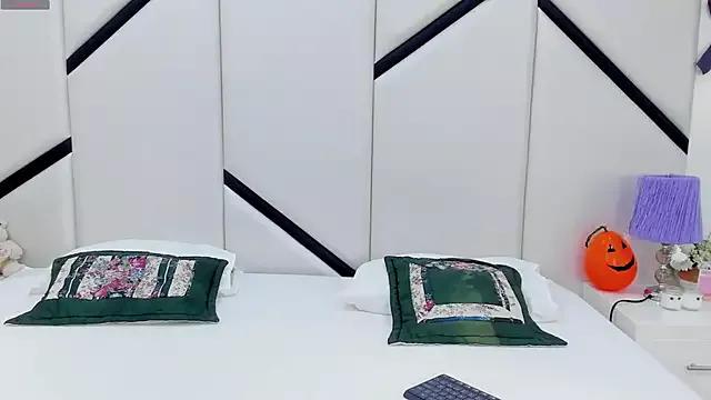 Unleash your urge for fetish cams livestreamers with our pick of steaming hot models, versed in the art of seduction and indulgence.