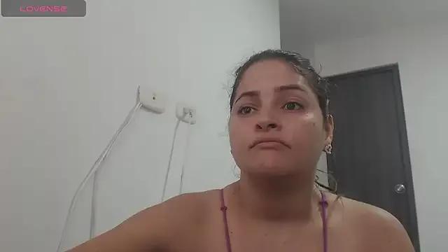 AlannaStephen from StripChat is Freechat