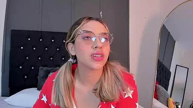Unleash your urge for fetish cams livestreamers with our pick of steaming hot models, versed in the art of seduction and indulgence.