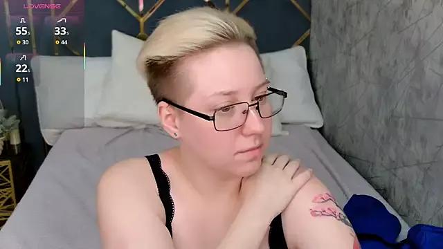 AlexandraGreen from StripChat is Freechat