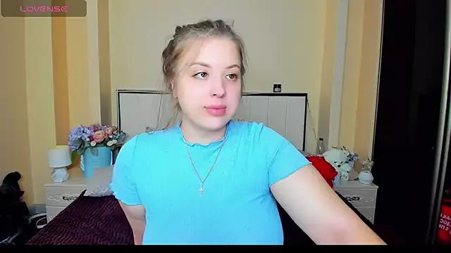 AlexissM from StripChat is Freechat