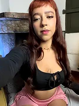 AliceMrtnz from StripChat is Freechat