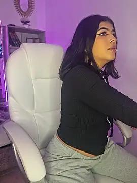 Unleash your urge for fetish cams livestreamers with our pick of steaming hot models, versed in the art of seduction and indulgence.