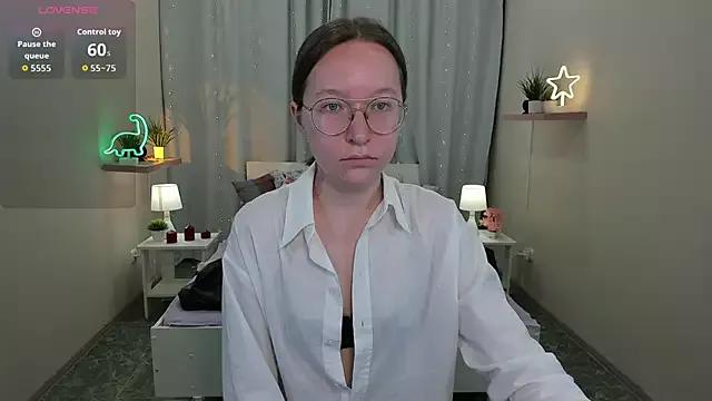 AliceYoung from StripChat is Freechat