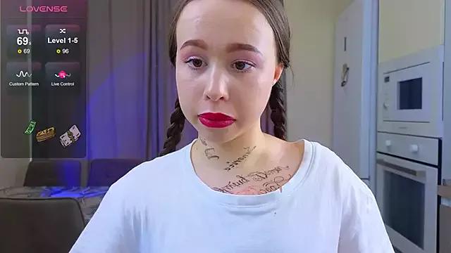 Alise__kitty from StripChat is Freechat