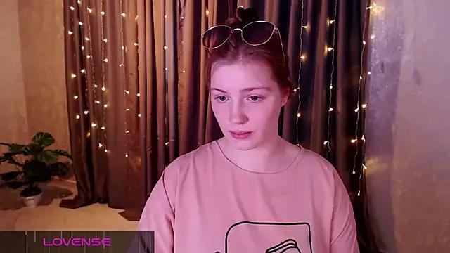 aliseemoon from StripChat is Freechat