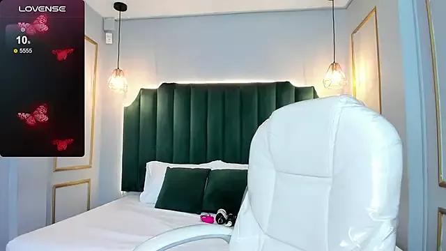 AlisonHalle from StripChat is Freechat