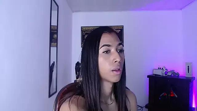 Unleash your urge for fetish cams livestreamers with our pick of steaming hot models, versed in the art of seduction and indulgence.