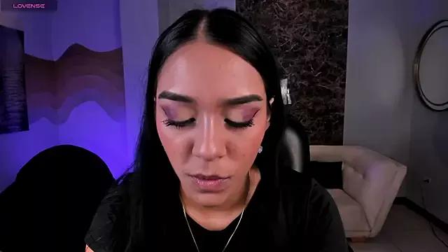 AmaliaCrus from StripChat is Freechat