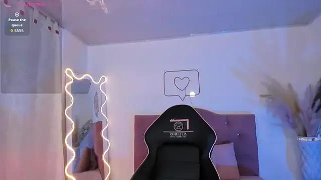 Unleash your urge for fetish cams livestreamers with our pick of steaming hot models, versed in the art of seduction and indulgence.